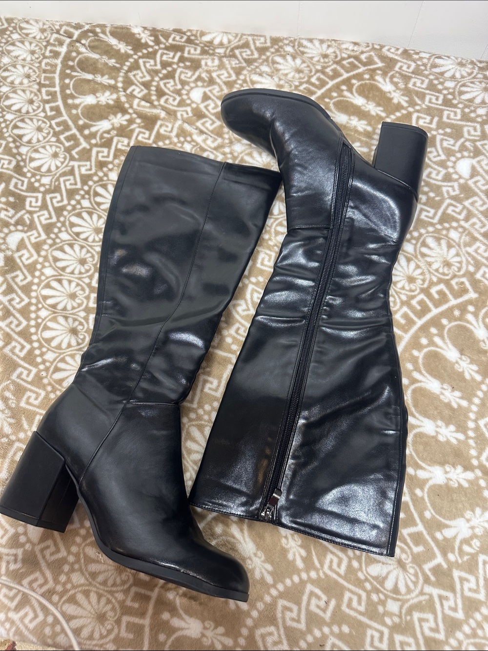 Women's Black Knee-High Block Heel Boots